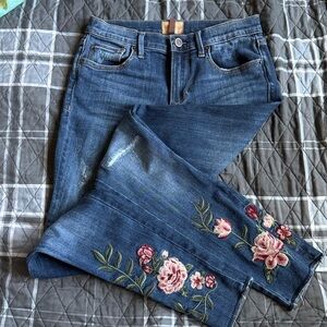 Driftwood Jackie Floral Embroidered Leg, Raw Hem, Distressed Skinny Jeans Sz 25